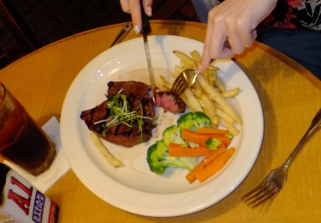 付き合ってない男性と食事